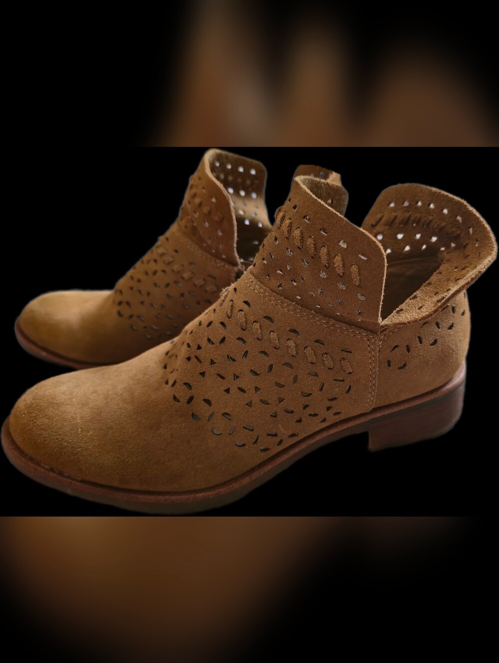 Sofft Bristow Tan Suede Laser Cut Ankle Booties Size 6M - Picture 9 of 16